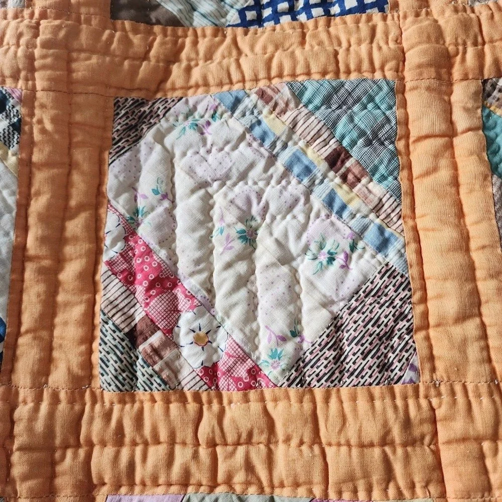 VINTAGE 1940s Handmade Feedsack Scrap Quilt Patchwork farmhouse decor 80x66‎